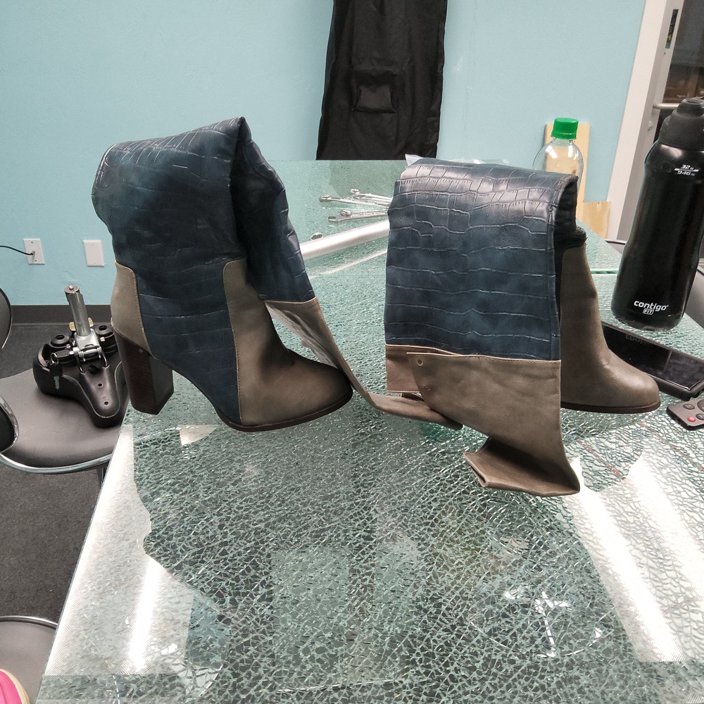 Knee boots - Picture 2 of 2